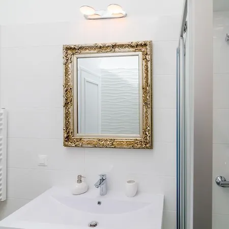 Cinema View House Pensionat 3*