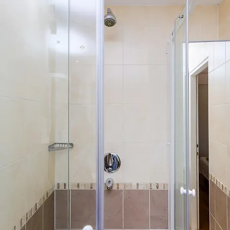 Pensión Cinema View House