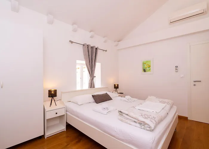 Pensión Cinema View House