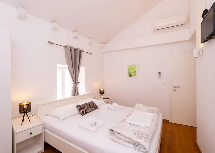 Cinema View House Pensionat 3*