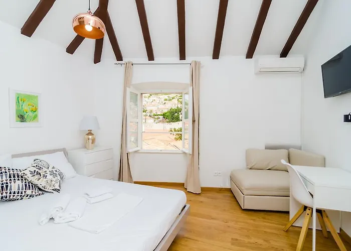 Pensión Cinema View House