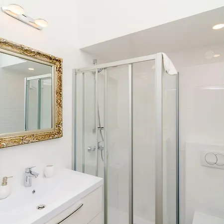 Gostinjska kuća Cinema View House 3*